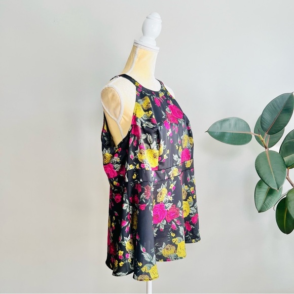 Torrid floral halter top - Picture 2 of 7